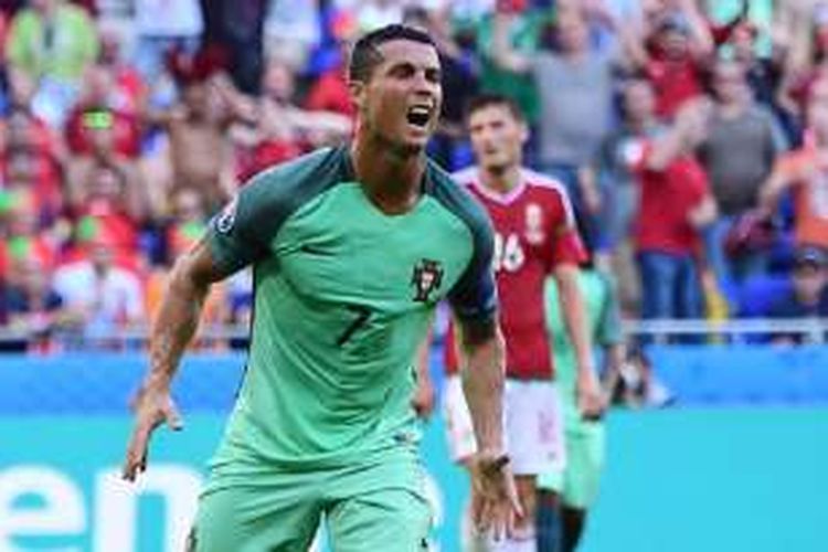 Kapten Portugal, Cristiano Ronaldo, tampil menjadi bintang pada laga versus Hungaria dan meloloskan timnya ke babak 16 besar, Rabu (22/6/2016). 