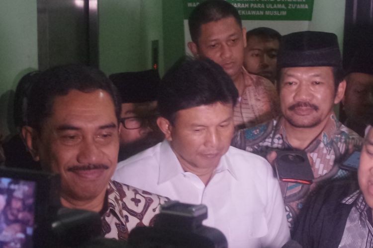 Ketua Dewan Pertimbangan MUI Din Syamsuddin bersama Kabareskrim Komjen Pol Ari Dono Sukmanto dan Kepala BNPT Suhardi Alius di kantor MUI, Jalan Proklamasi, Jakarta Pusat, Rabu (21/2/2018).