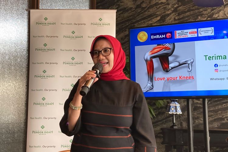 Kisah Tini Sembuh dari Pengapuran Lutut Berkat Operasi Robotik