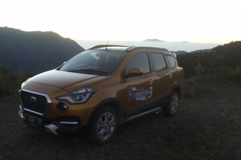 Taklukkan Tanjakan Curam Gunung Bromo dengan Datsun Cross