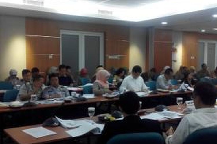 Kepala Dinas Perhubungan DKI Andriansyah mengikuti rapat pembahasan KUA PPAS 2016, Rabu (16/9/2015).