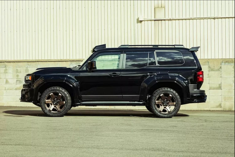 Bengkel modifikasi asal Jepang Wald International membuat Land Cruiser Prado tampak seperti Brabus G-Class, dengan ubahan bernama Desert Series Black Bison Edition.