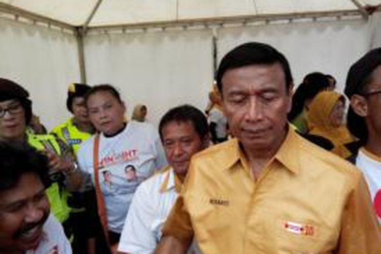 Calon Presiden RI dari Partai Hanura, Wiranto, menghadiri kampanye nasional di Lapangan Tegalega, Kota Bandung, Jawa Barat, Selasa (1/4/2014).