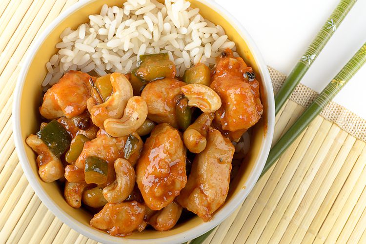 Hidangan ayam kung pao yang berasal dari Sichuan, Tiongkok.