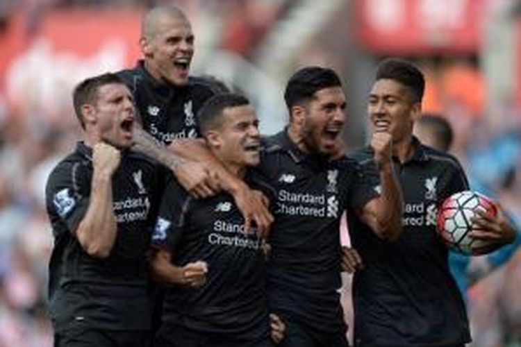 Para pemain Liverpool merayakan gol ke gawang Stoke City pada partai pertama Premier League 2015-2016, Minggu (9/8/2015).