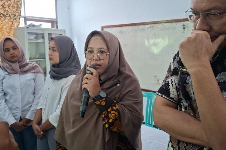 Usai Dinonaktifkan karena Tegur Siswa Merokok, Kepsek SMAN 1 Cimarga Dihadiahi Umrah Gratis