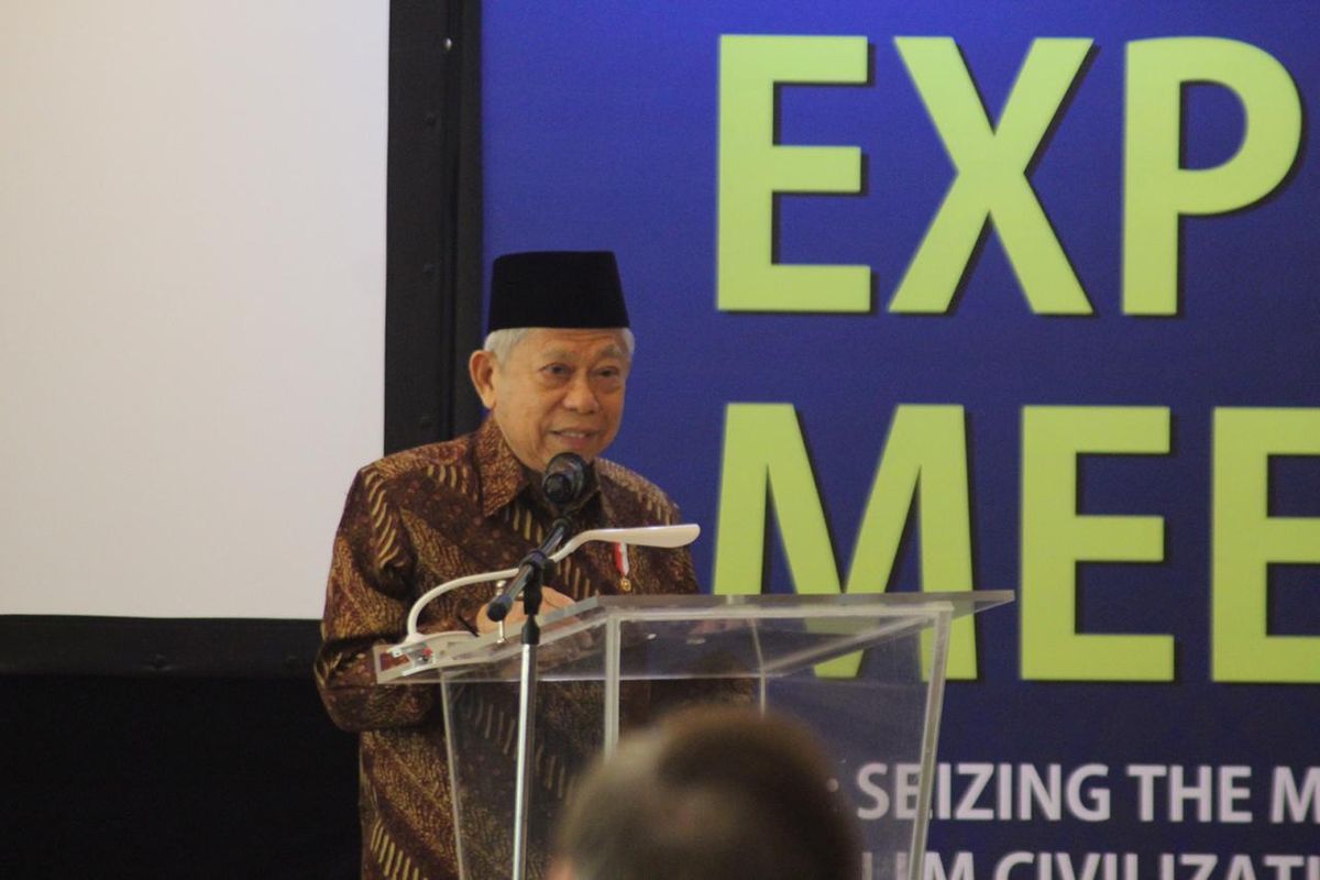 Wakil Presiden RI, KH. Maruf Amin dalam seminar bertema Seizing The Moment For Inventing Muslim Civilization yang digelar guna membahas konsep ideal Universitas Islam Internasional Indonesia (UIII) yang tengah dibangun di Depok, Jawa Barat (26/11/2019).