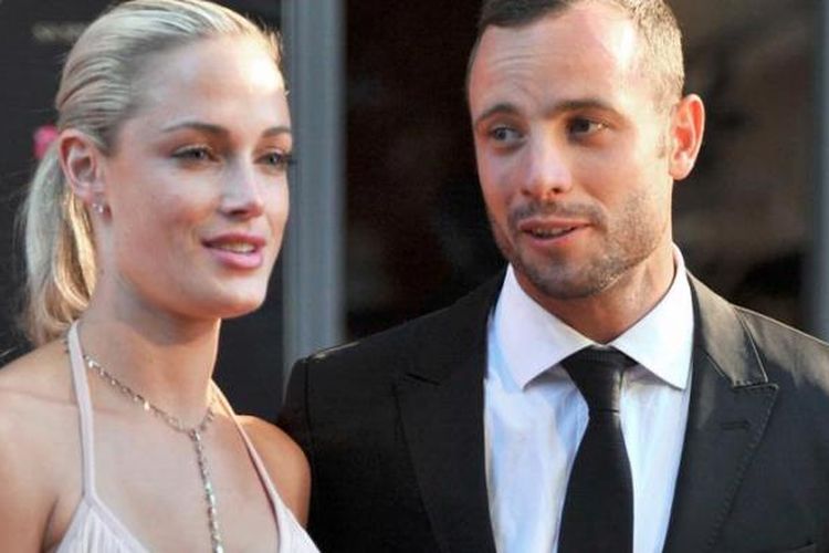 Foto ini diambil pada 4 November 2012, saat Oscar Pictorius dan kekasihnya Reeva Steenkamp menghadiri sebuah acara di Johannesburg, Afrika Selatan.