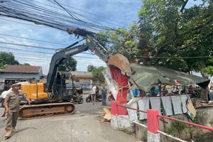 Jejeran Bangunan Liar yang Bikin Macet di Citayam Akhirnya Dibongkar