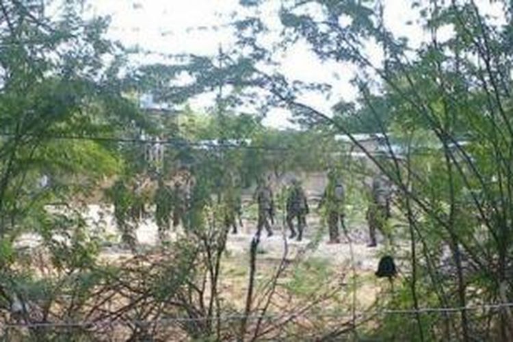 Tentara mengepung Universitas untuk melumpuhkan para penyerbu