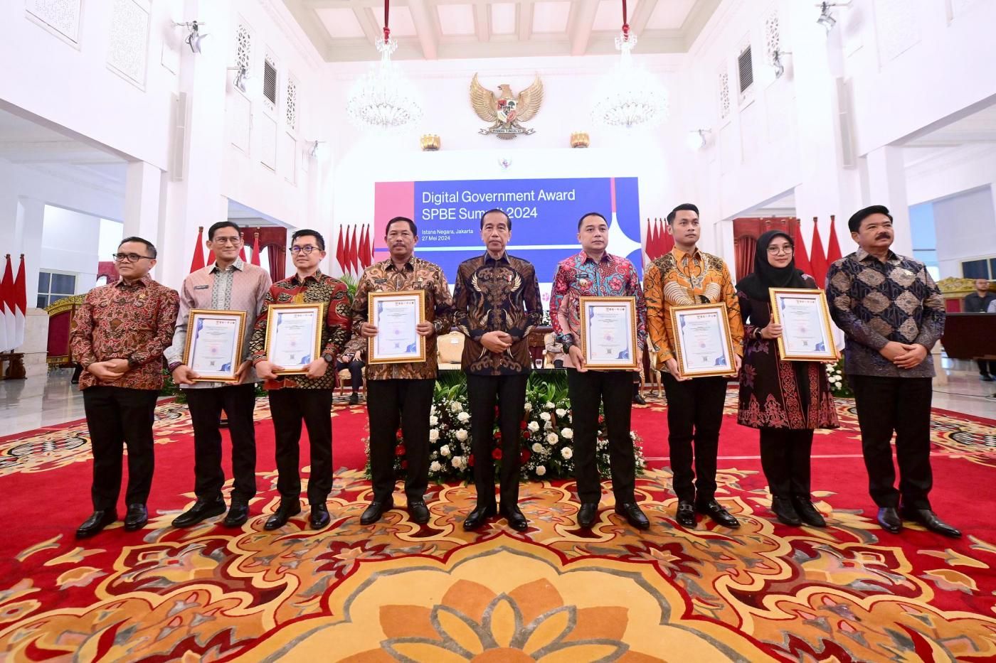 Pemkot Surabaya Raih Penghargaan SPBE Terbaik dari Presiden Jokowi