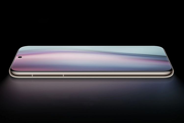 Tampilan layar Huawei Pura 70 Ultra yang memiliki punch hole di tengah atas layar, dan model layarnya yang membulat di keempat sisinya