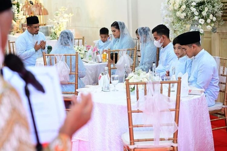 Keluarga Presiden Jokowi mengikuti pengajian jelang pernikahan Kaesang Pangarep dengan Erina Gudono di kediaman Sumber, Banjarsari, Solo, Jawa Tengah, Kamis (8/12/2022).