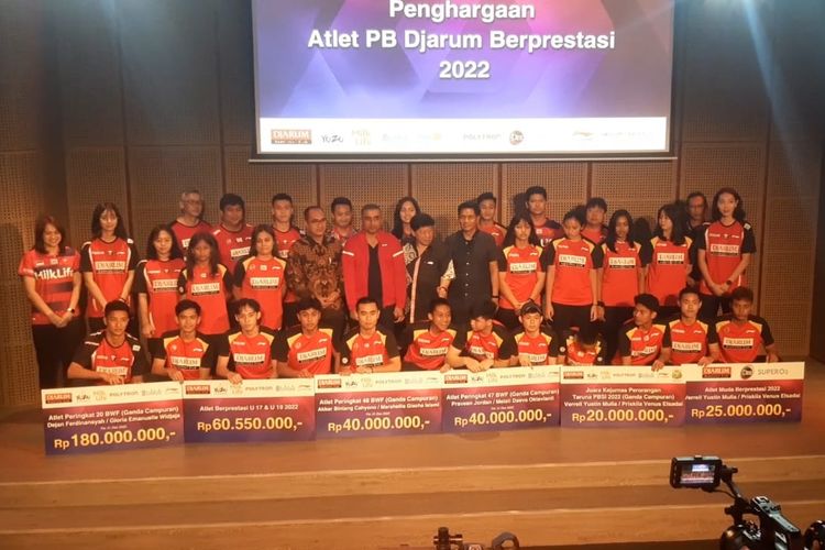 Para atlet berprestasi PB Djarum menerima penghargaan dalam acara yang berlangsung di Galeri Indonesia Kaya, Grand Indonesia, Jakarta, pada Selasa (14/2/2023) siang WIB.