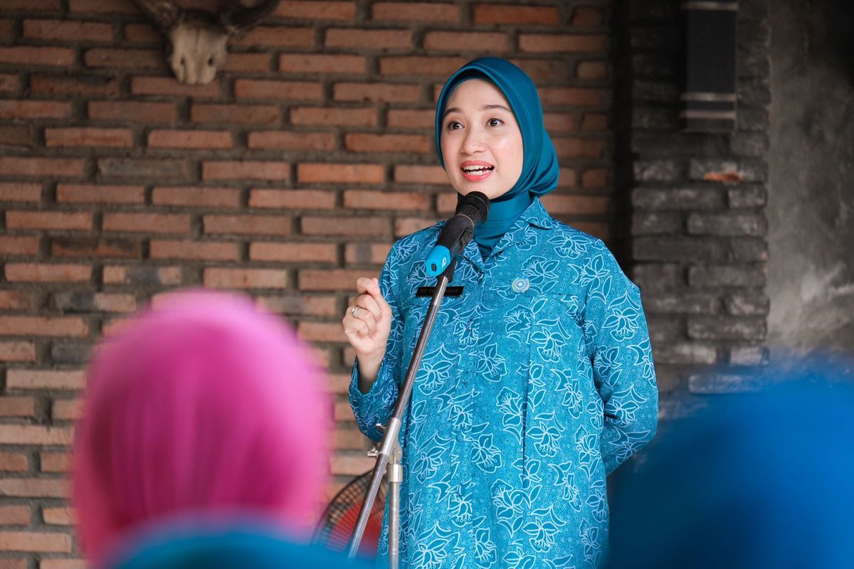 Ketua Tim Penggerak (TP) Pemberdayaan Kesekahteraan Keluarga (PKK) Kabupaten Hulu Sungai Tengah (HST) Cheri Bayuni Budjang dalam acara Sosialisasi Penanganan Stunting di Desa Sungai Rangas, Kecamatan Labuan Amas Selatan, Senin (26/6/2023).
