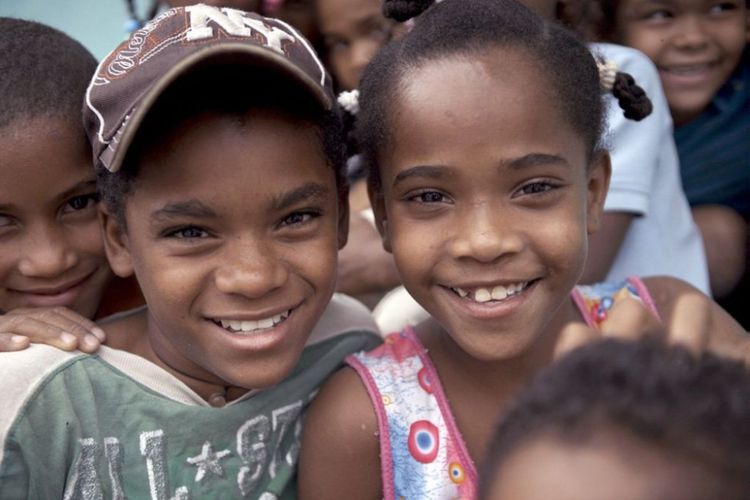 Catherine dan Carla, dua anak Guevedoce di Republik Dominika