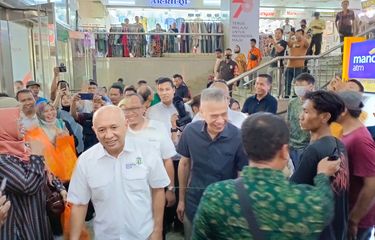 Teten Masduki Menteri Koperasi dan UKM sidak Pasar Tanah Abang, Selasa (19/9/2023)