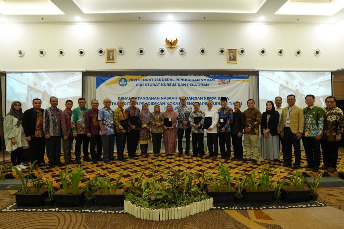 Sebanyak 20 perguruan tinggi menandatangani perjanjian kerja sama penguatan lembaga kursus dan pelatihan (LKP) lewat skema rekognisi pembelajaran lampau (RPL) pada Rabu (31/5/2023).