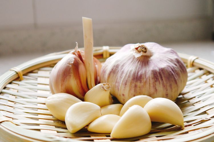 Ilustrasi bawang putih, makanan untuk menurunkan trigliserida termasuk bawang putih