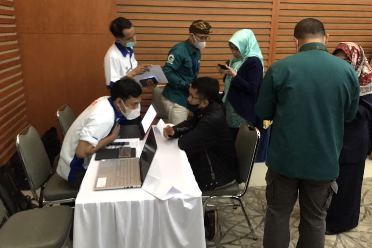  Puskesmas Cilandak memfasilitasi pengurusan Nomor Induk Usaha dan sertifikasi halal untuk pelaku Usaha Mikro Kecil Menengah (UMKM) di kalangan penjaja makanan, pelaku usaha catering, dan pengelola kantin sekolah di wilayah Cilandak. Puskesmas Cilandak menggandeng Kementerian Koperasi dan Usaha Kecil Menengah (KemenKopUKM) serta Dinas Penanaman Modal dan Pelayanan Terpadu Satu Pintu (DPMPTSP) Kecamatan Cilandak untuk program fasilitasi tersebut.