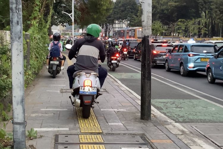 Trotoar Jakarta 