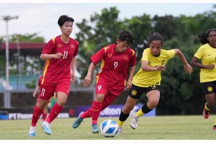 Timnas putri Vietnam berhasil melaju ke final Piala AFF U19 Wanita 2023 usai mengalahkan Myanmar 2-1 pada laga semifinal yang digelar di Stadion Gelora Sriwijaya Jakabaring, Palembang, pada Kamis (13/7/2023). (Sumber foto: Tangkapan layar laman resmi AFF/aseanfootball.org