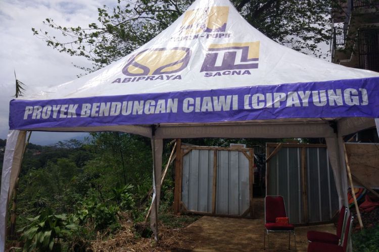 Pembangunan Bendungan Ciawi, di Kabupaten Bogor, Jumat (15/12/2017).