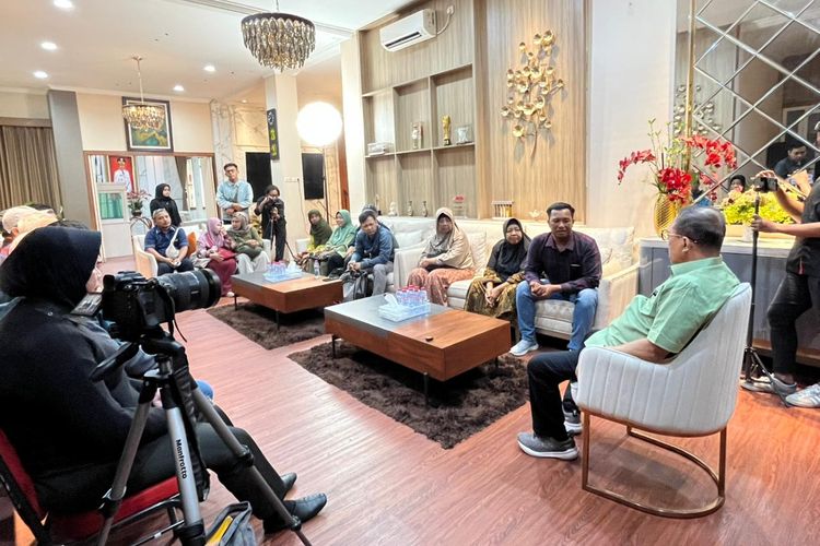 Tak Kunjung Diberangkatkan Umrah, 13 Warga Surabaya Rugi Miliaran 