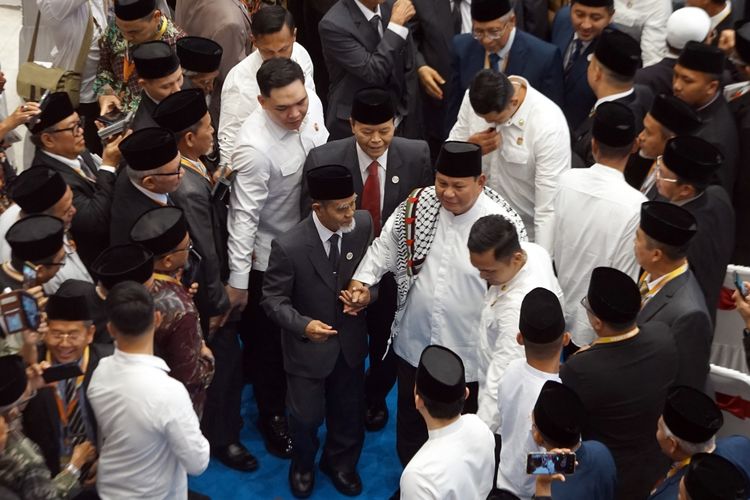 Dari Gontor, Menguji Telinga Kekuasaan