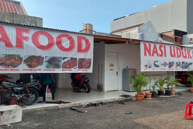 Sebuah mes karyawan restoran Seafood 99 Nusantara di Jalan Meruya Ilir Raya, Kembangan, Jakarta Barat, disatroni maling pada Minggu (3/7/2022) pagi.