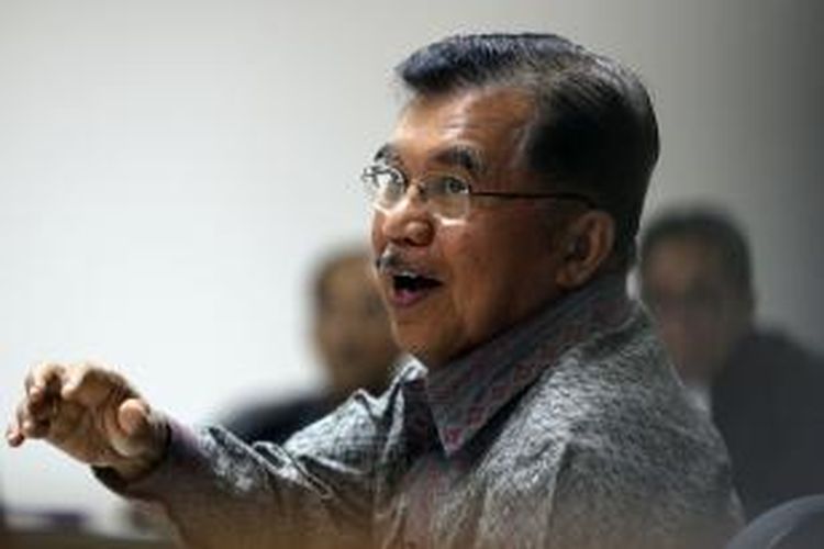 Wakil Presiden RI 2004-2009 Jusuf Kalla bersaksi dalam sidang mantan Deputi Bidang IV Pengelolaan Devisa Bank Indonesia Budi Mulya di Pengadilan Tindak Pidana Korupsi, Jakarta, Kamis (8/5/2014). Budi didakwa karena diduga terlibat kasus korupsi pemberian fasilitas pendanaan jangka pendek (FPJP) pada Bank Century dan penetapan Century sebagai bank gagal berdampak sistemik.