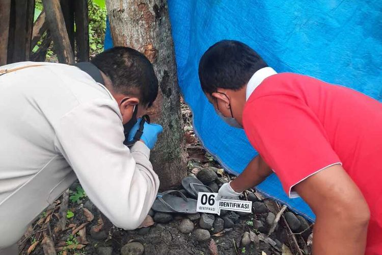 Depresi setelah ditinggal isitrinya meninggal, petani di Kabuaten Ngawi mengeluh hartanya habis dan mengalami depresi. Terlihat luntang lantung tak tentu arah, Saekat ditemukan tewas dibawah pohon mangga.