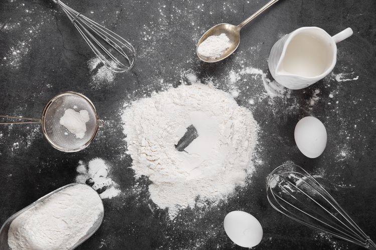 Ilustrasi perbedaan baking powder dan baking soda, cek sebelum membuat kue.