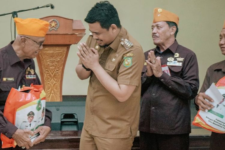 Wali Kota Medan Bobby Nasution bersilaturahim dengan LVRI Kota Medan di Gedung Veteran Medan, Senin (7/8/2022)