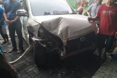 Mobil Tabrak Warung dan 3 Motor di Duren Sawit, 4 Orang Luka-luka