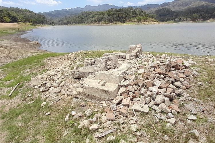 Makam Muncul dari Dasar Waduk Sermo yang Mengering, Pengelola Pastikan Pasokan Air Aman