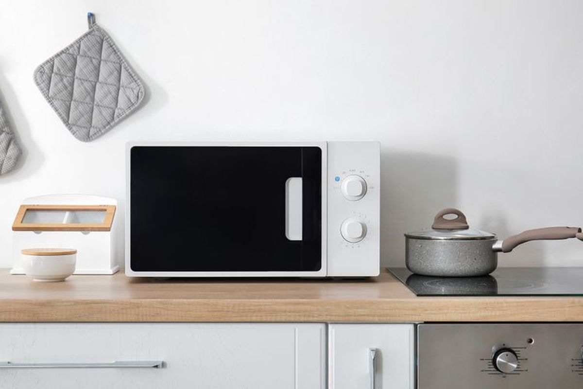 Cara Mudah Membersihkan Microwave, Tak Perlu Ribet dan Menjemukan