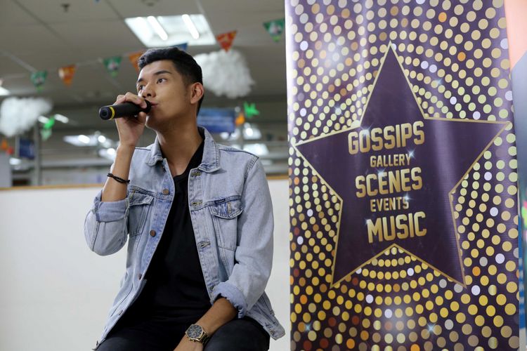 Penyanyi Aziz Hayat, dikenal dengan nama panggung Jaz saat mengunjungi kantor redaksi Kompas.com, Jakarta, Jumat (9/6/2017). Ia tengah mempromosikan single ke-2 berjudul Kasmaran.