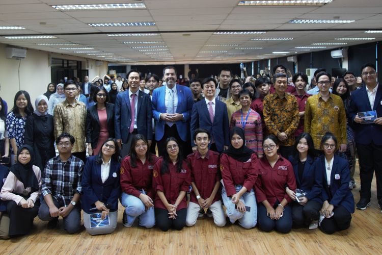 Seminar internasional Entrepreneurship Seminar: Sharing Insights on Korean Youth Entrepreneurship and Humane Entrepreneurship di Kampus A PresUniv, Jababeka, Cikarang, Bekasi, Jawa Barat (28/11/2023).