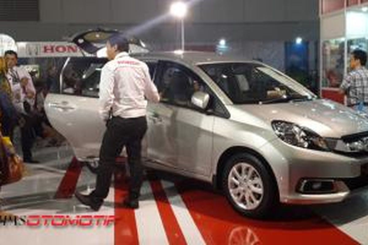 Diler menyediakan paket aksesori untuk Honda Mobilio dengan harga khusus di JFK 2015.