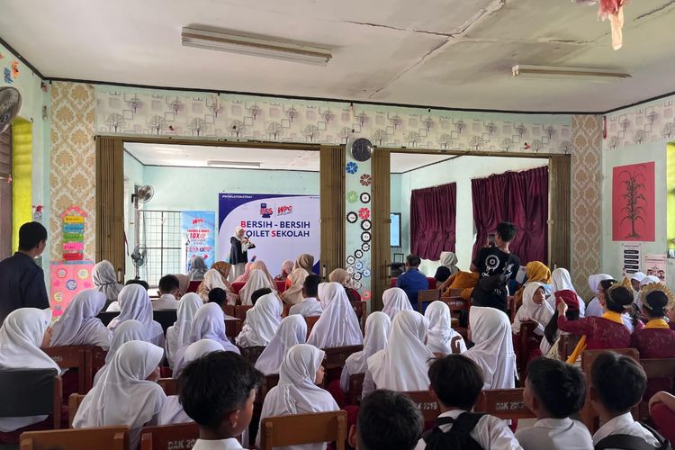Wings Group Indonesia melalui Wings Care memberikan dukunga bagi program Green Toilets in Schools atau Gerakan Kebersihan Toilet Sekolah yang Ramah Lingkungan yang dijalankan Pemerintah Kabupaten Subang, Jawa Barat,