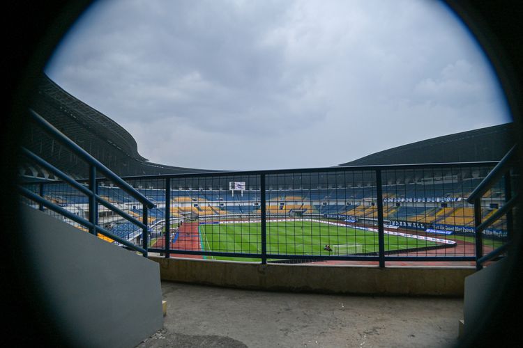 Pemandangan kandang Persib Bandung Stadion Gelora Bandung Lautan Api (GBLA) bersolek menyambut lanjutan Kompetisi Liga 1 2024-2025, kondisi jelang laga Persib vs Borneo FC Samarinda, Jumat (22/11/2024). 