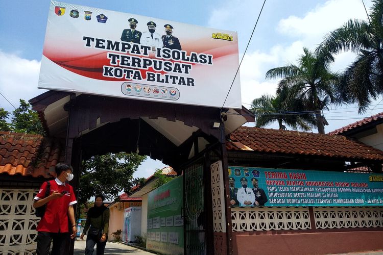 Rumah isolasi terpusat bagi warga terkonfirmasi Covid-19 di Jalan Ir Soekarno, Kota Blitar, Senin (18/10/2021)