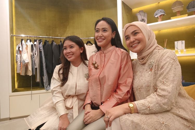 Kolaborasi RiaMiranda Signature x Aidan And Ice hadirkan koleksi aksesori yang diluncurkan eksklusif di butik Masari di Senayan City, Jakarta Pusat.