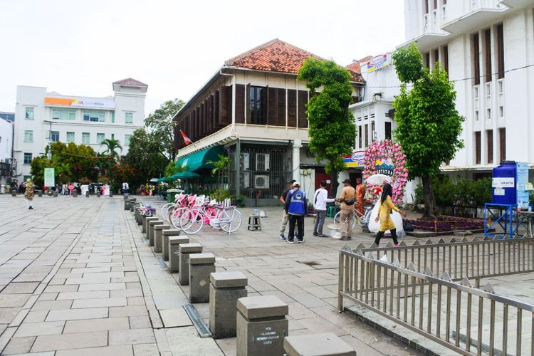 Kawasan wisata Kota Tua sudah dibuka kembali sejak akhir Oktober 2021. Namun, hingga saat ini kawasan wisata tersebut terpantau masih sepi pengunjung, Jakarta, Rabu (10/11/2021).