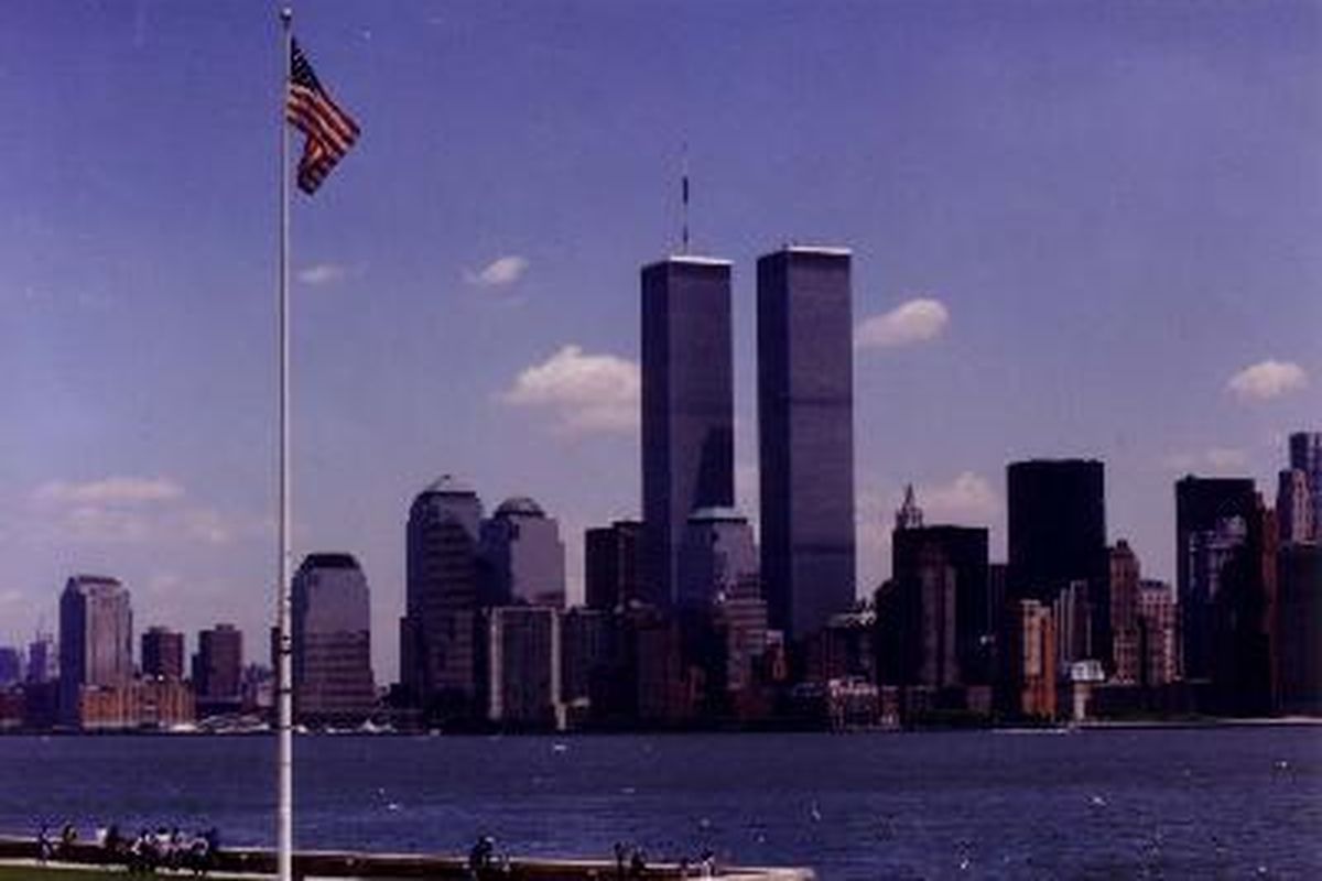 Gedung World Trade Center (WTC) dilihat dari Sungai Hudson, New York (2008)