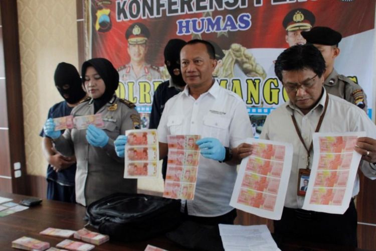 Gelar perkara kasus dugaan penyimpanan uang palsu oleh aparat Polres Temanggung, Jawa Tengah, Kamis (14/2/2019).