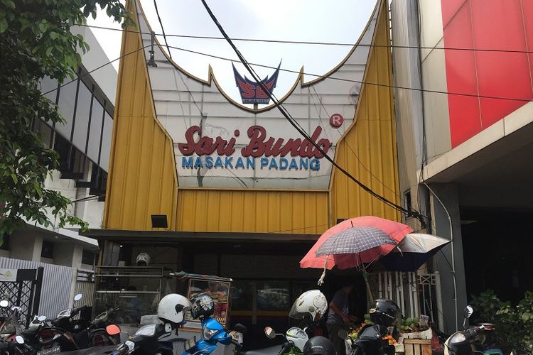 Rumah Makan Sari Bundo tampak depan yang terletak pada Jalan Juanda No.27 Jakarta.