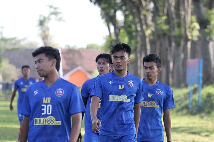 Rizky Dwi Febrianto latihan rutin bersama Arema FC untuk persiapan Liga 1 2021 di Lapangan Ketawang Gondanglegi Kabupaten malang, Jawa timur, Jumat (28/05/2021) pagi.
