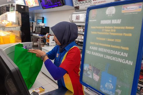 Sejumlah Minimarket di Semarang Tak Lagi Sediakan Kantong Plastik